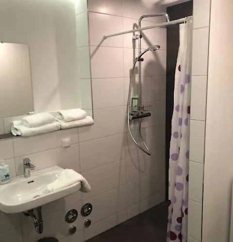 Guesthouse-coburg 2 * Großheirath