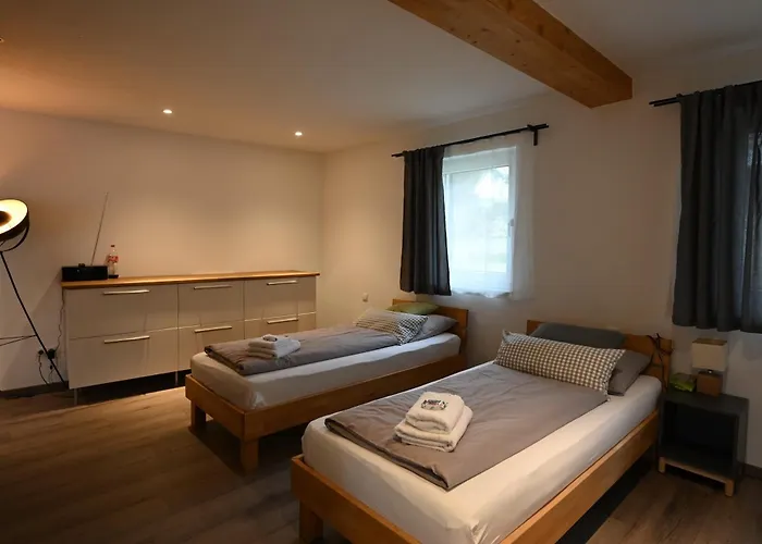 Guesthouse-coburg 2 דירה *
